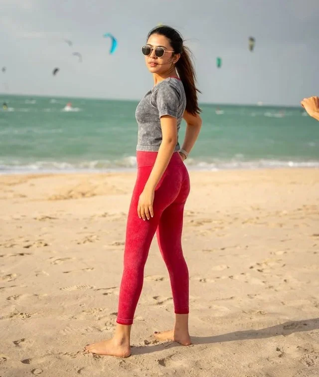 Functional training, weight training, female fat-loss, body recomposition, and feminine physique sculpting @ Online@ Home photo 4