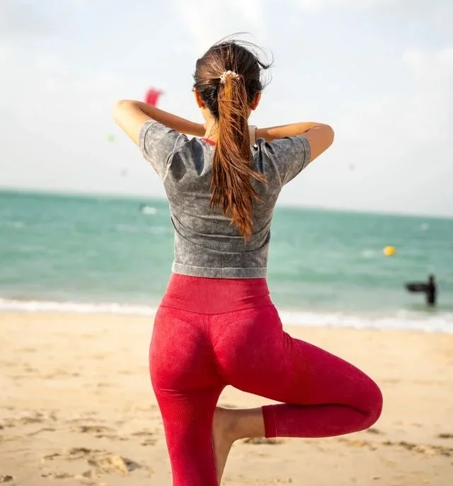 Functional training, weight training, female fat-loss, body recomposition, and feminine physique sculpting @ Online photo 5