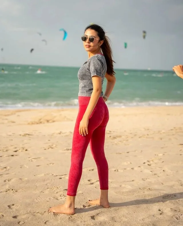 Functional training, weight training, female fat-loss, body recomposition, and feminine physique sculpting @ Online photo 4